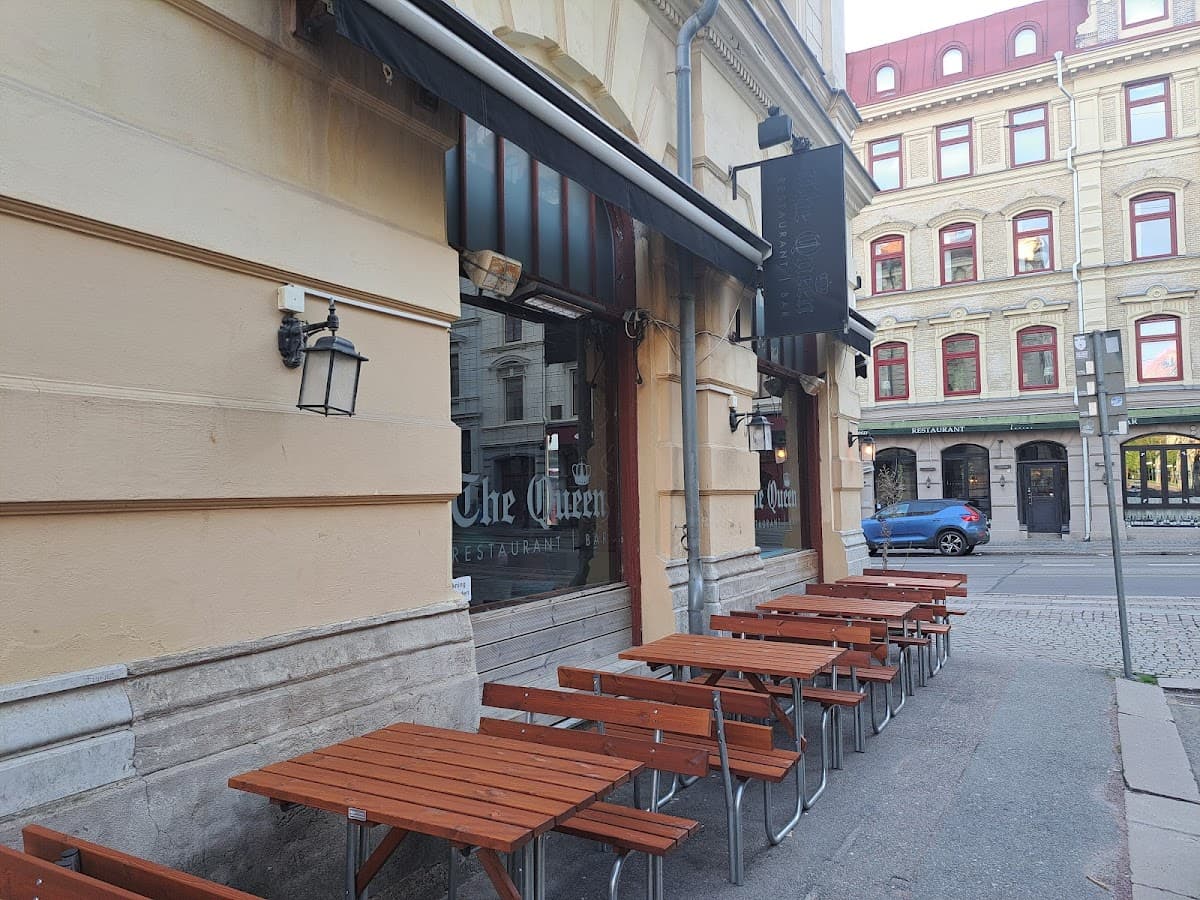 The Queen Restaurant bar photo 1