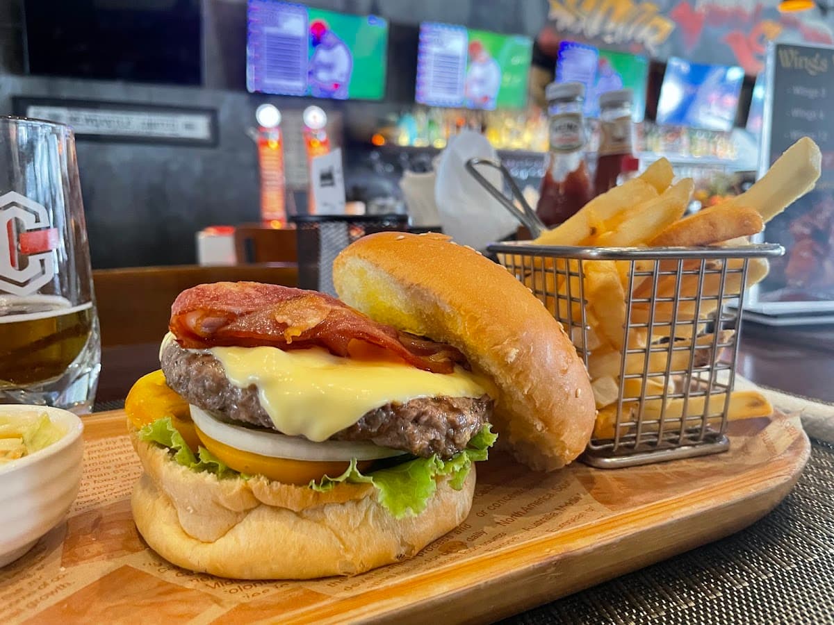 SCORE Sports Bar & Grill Phnom Penh photo 1